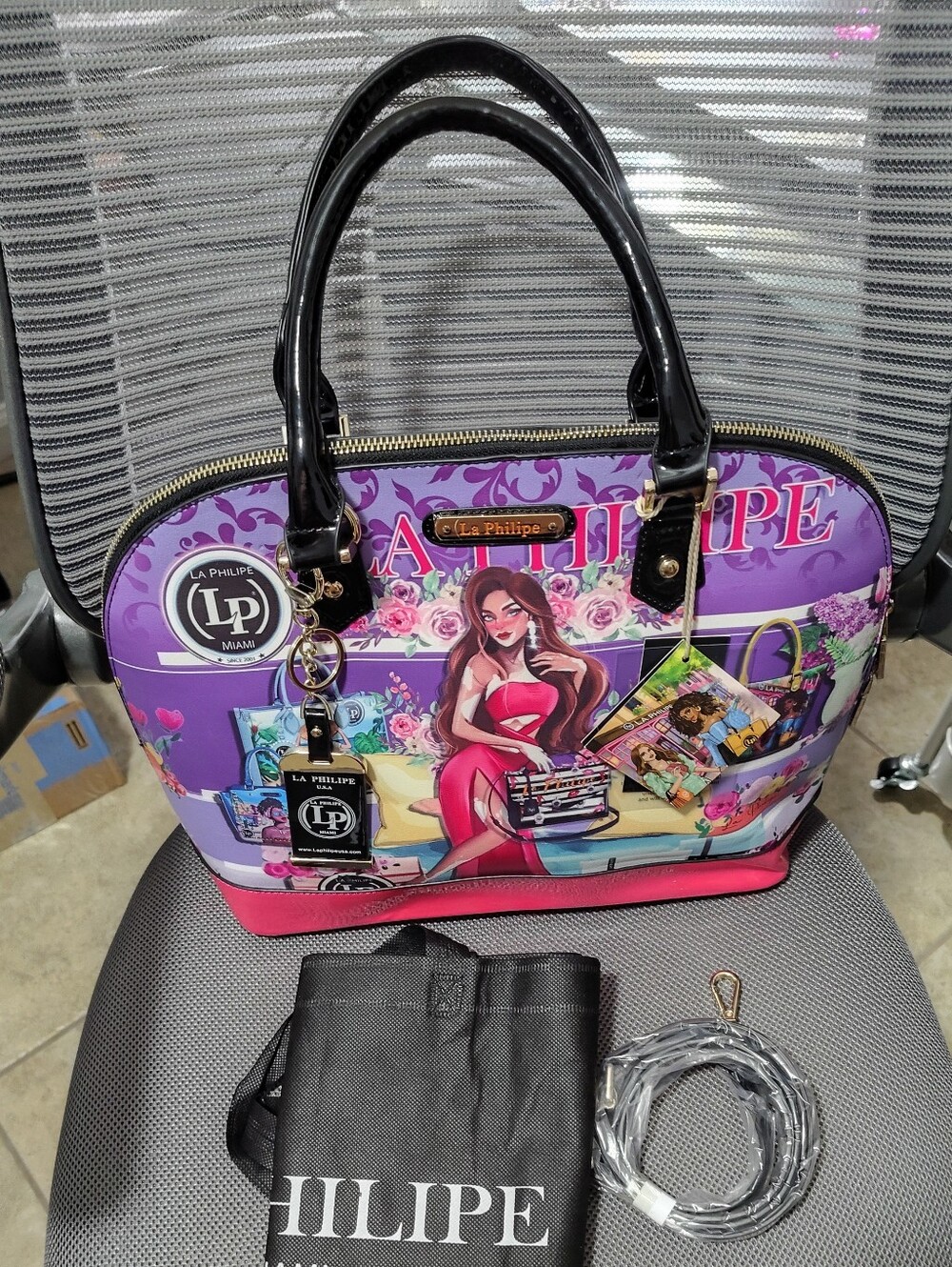 Brand New La Philippe Bold And Beautiful Collection Piece Of Art Purse